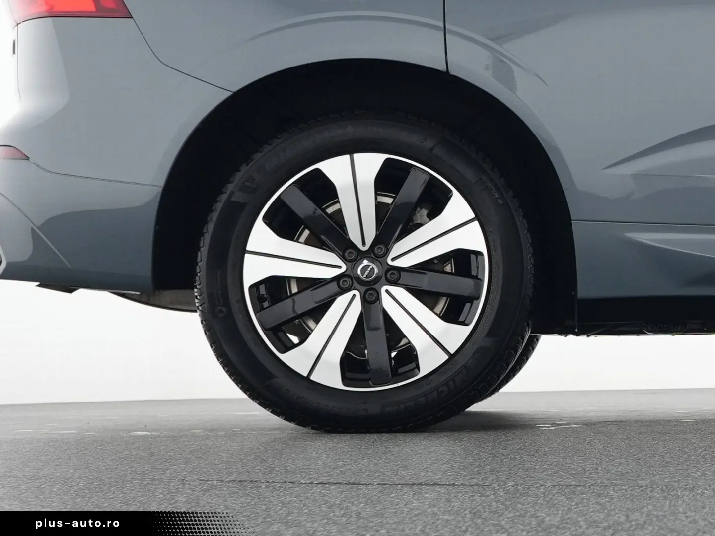 VOLVO XC60 T8 Recharge AWD Plus Dark AHK H&K