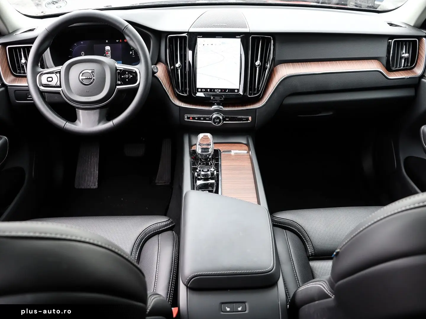 VOLVO XC60 Plus Dark Recharge Plug-In Hybrid AWD T8 Tw