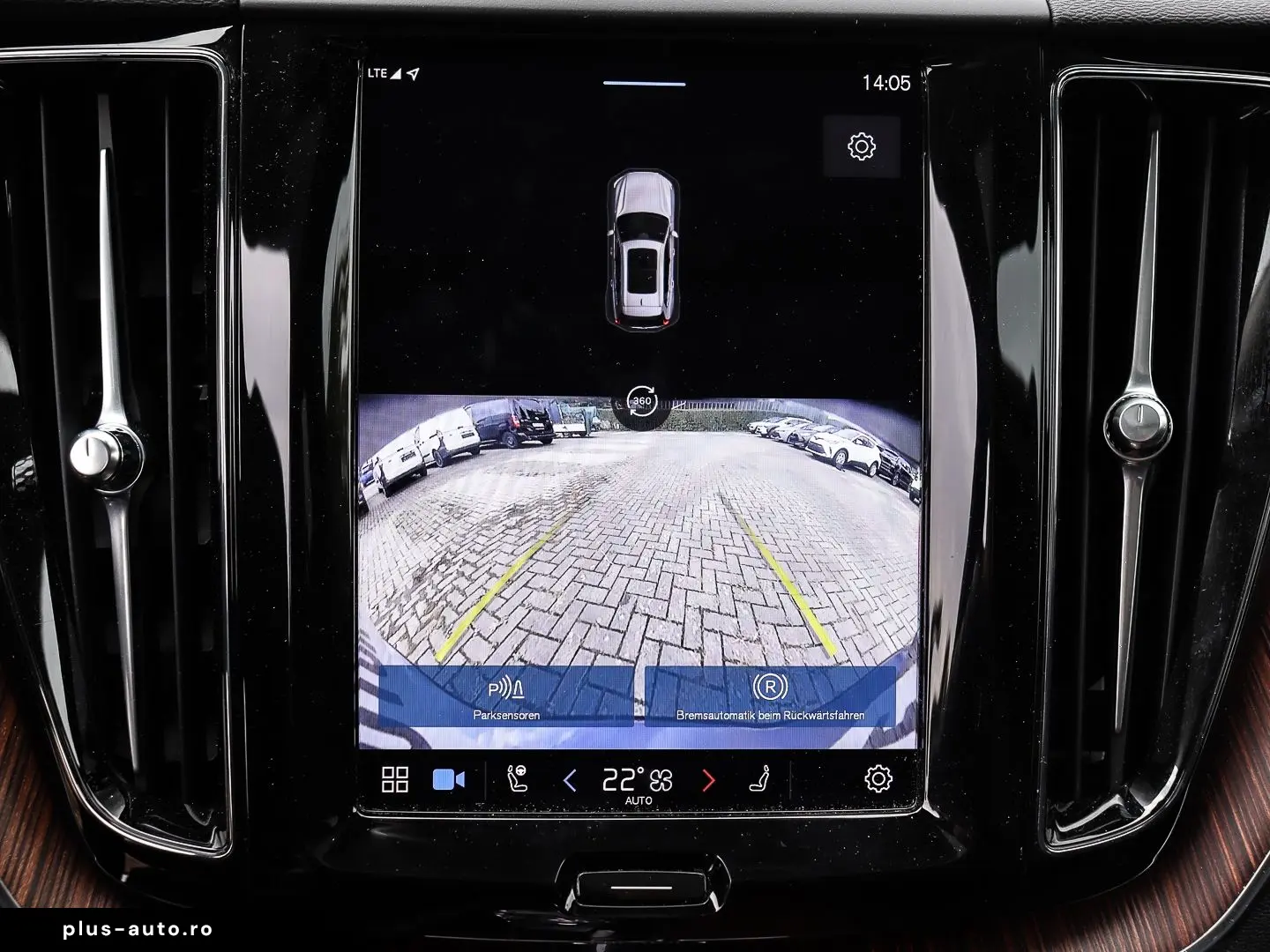 VOLVO XC60 Plus Dark Recharge Plug-In Hybrid AWD T8 Tw