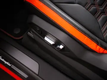 LAMBORGHINI Urus 4.0 V8 PHEV SE