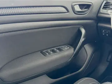 RENAULT MEGANE 1.3 TCe 140CP equilibre