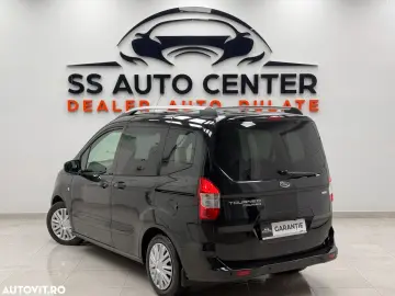 Ford Tourneo Courier 1.0 EcoBoost Titanium