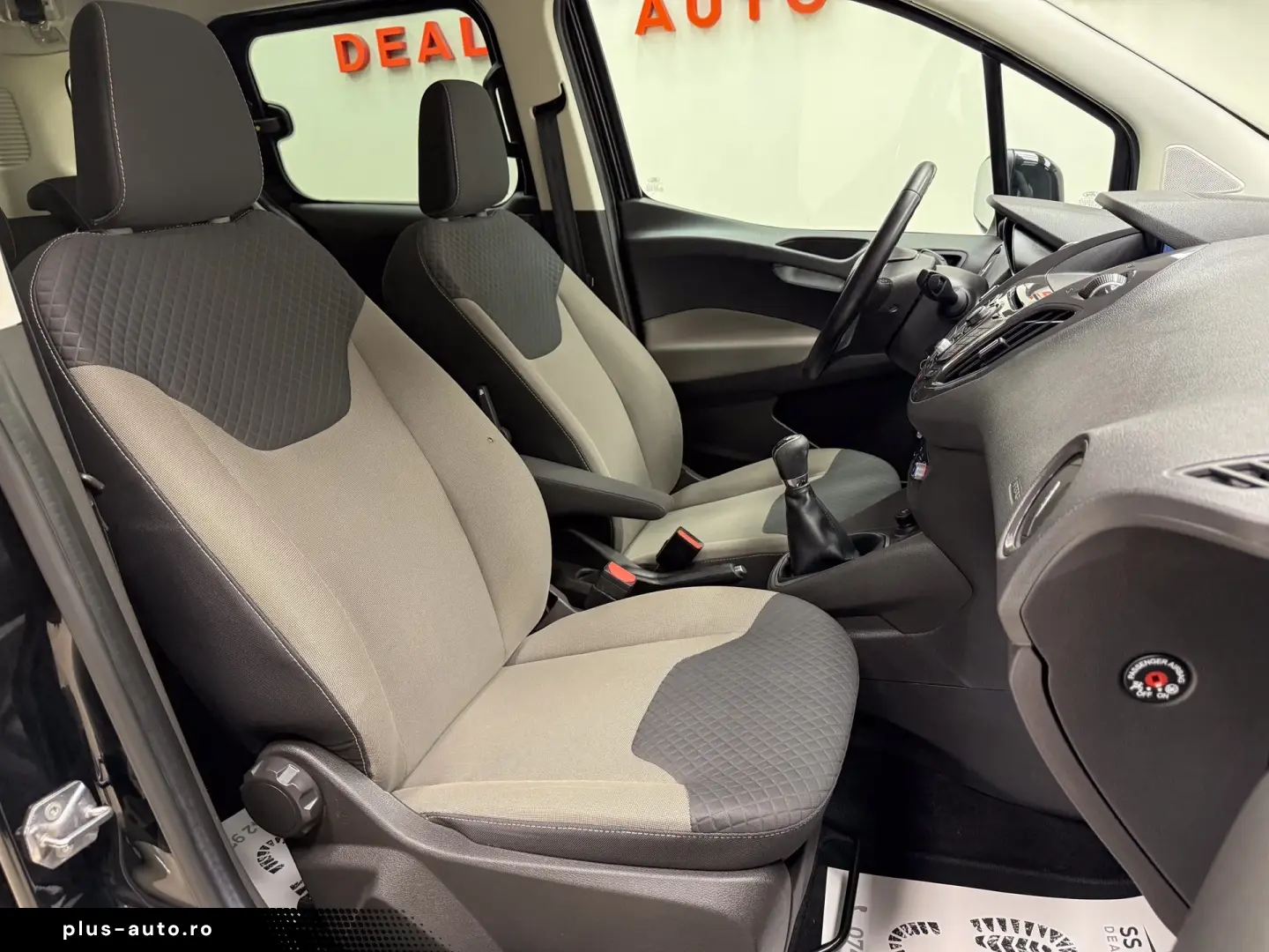 Ford Tourneo Courier 1.0 EcoBoost Titanium