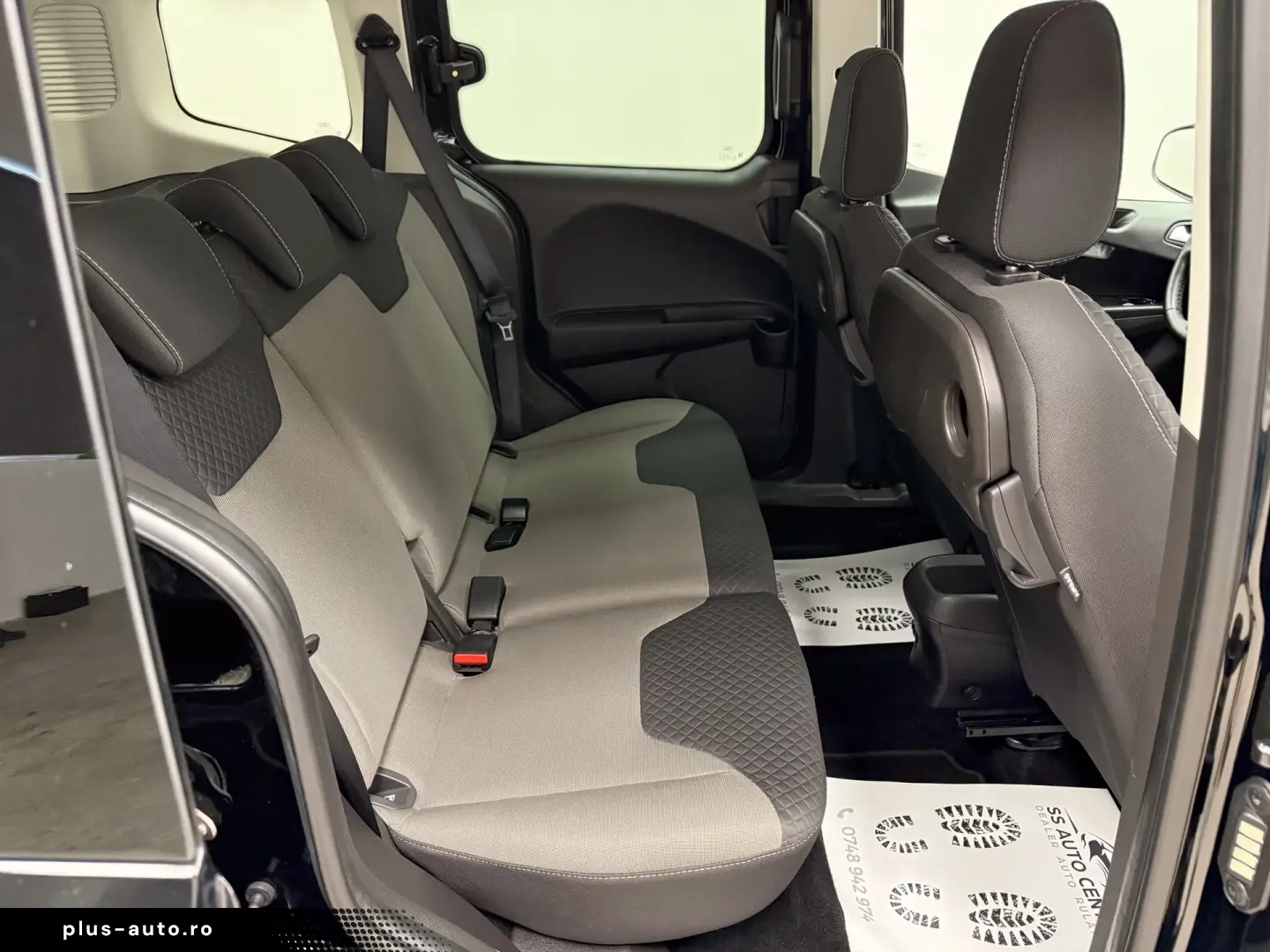 Ford Tourneo Courier 1.0 EcoBoost Titanium