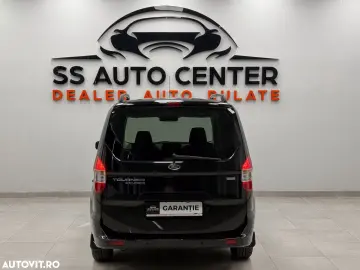 Ford Tourneo Courier 1.0 EcoBoost Titanium
