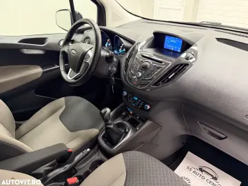 Ford Tourneo Courier 1.0 EcoBoost Titanium