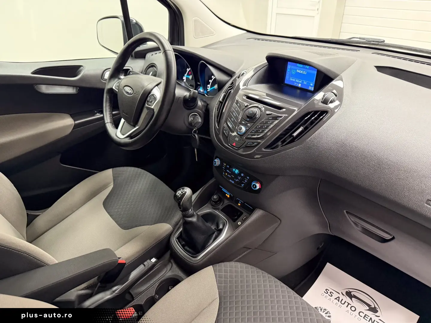 Ford Tourneo Courier 1.0 EcoBoost Titanium