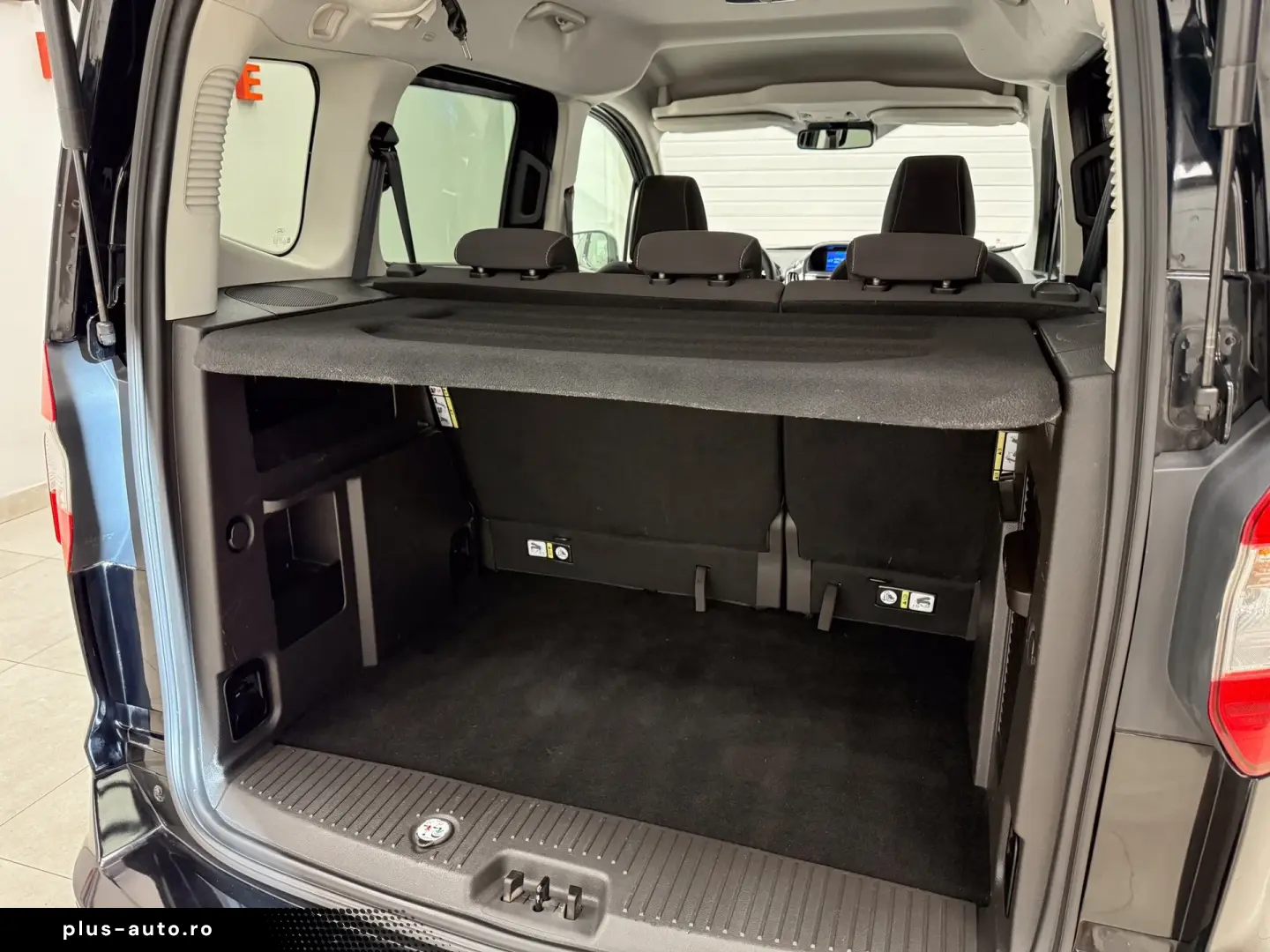 Ford Tourneo Courier 1.0 EcoBoost Titanium