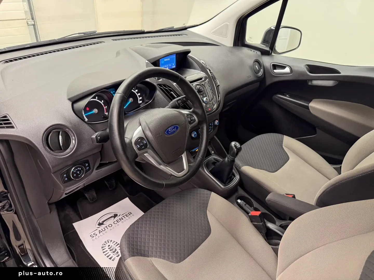 Ford Tourneo Courier 1.0 EcoBoost Titanium