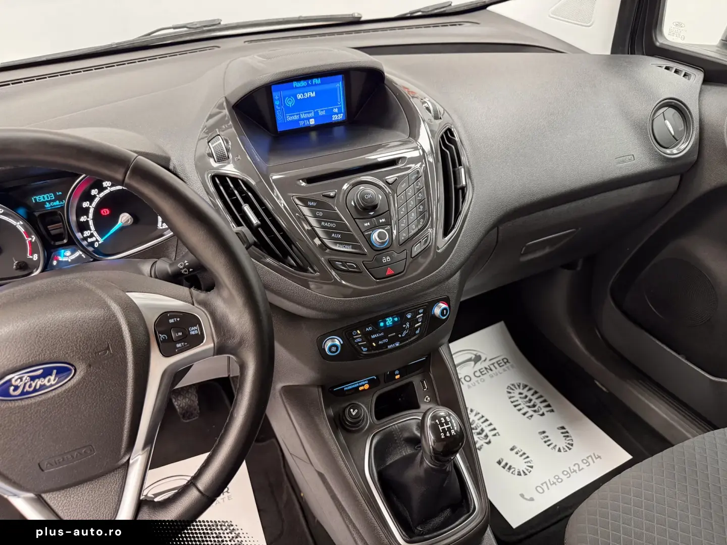 Ford Tourneo Courier 1.0 EcoBoost Titanium