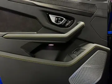 LAMBORGHINI  FULLCARBON PANO 360  PPF B&O HUD ALCANT