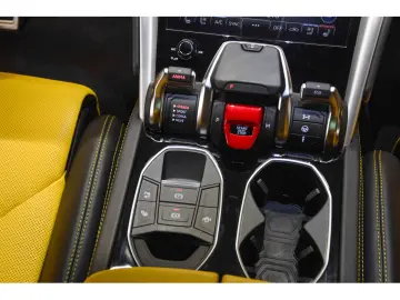 LAMBORGHINI Urus V8 - GRIGIO KERES   GIALLO