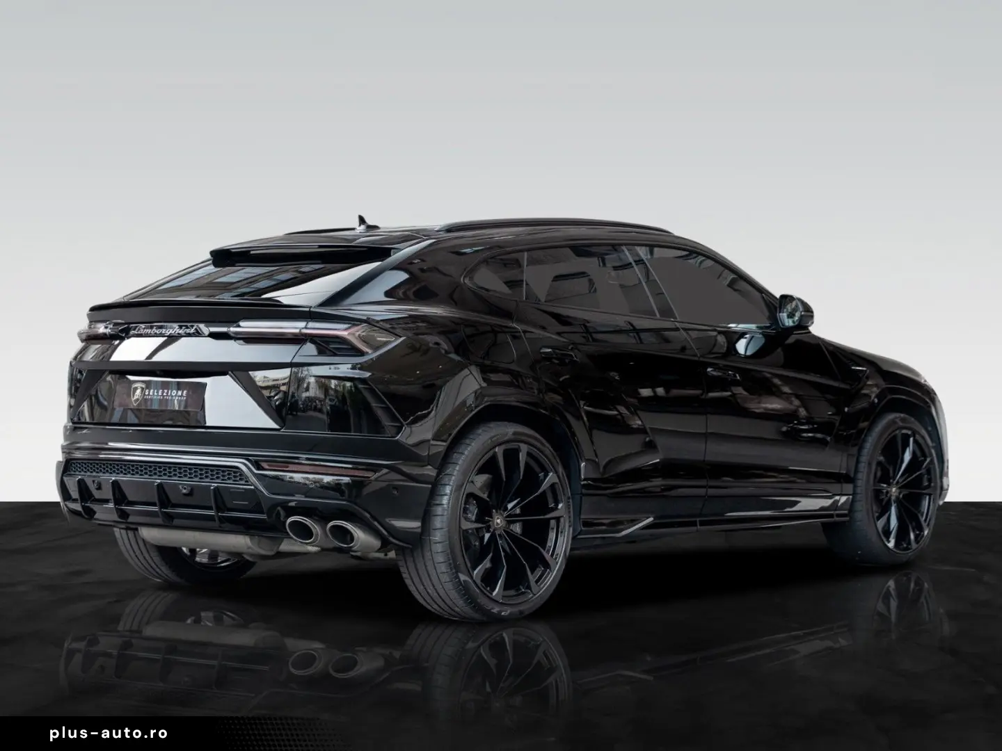 LAMBORGHINI Urus   Carbon Interior   Akrapovic