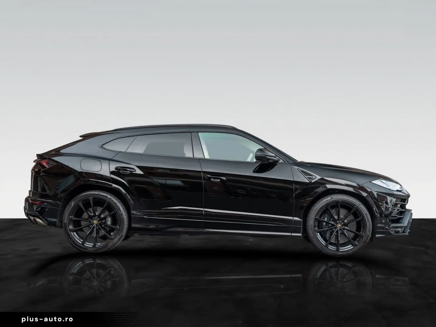 LAMBORGHINI Urus   Carbon Interior   Akrapovic