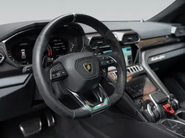LAMBORGHINI Urus   Carbon Interior   Akrapovic