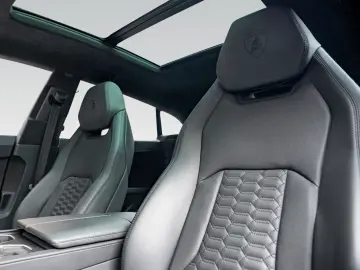 LAMBORGHINI Urus   Carbon Interior   Akrapovic