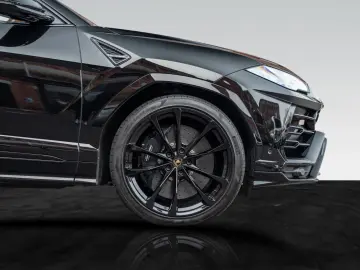 LAMBORGHINI Urus   Carbon Interior   Akrapovic