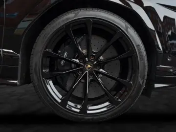 LAMBORGHINI Urus   Carbon Interior   Akrapovic