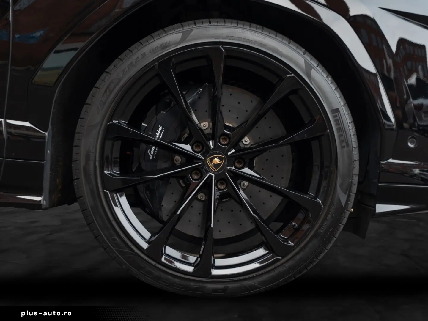 LAMBORGHINI Urus   Carbon Interior   Akrapovic