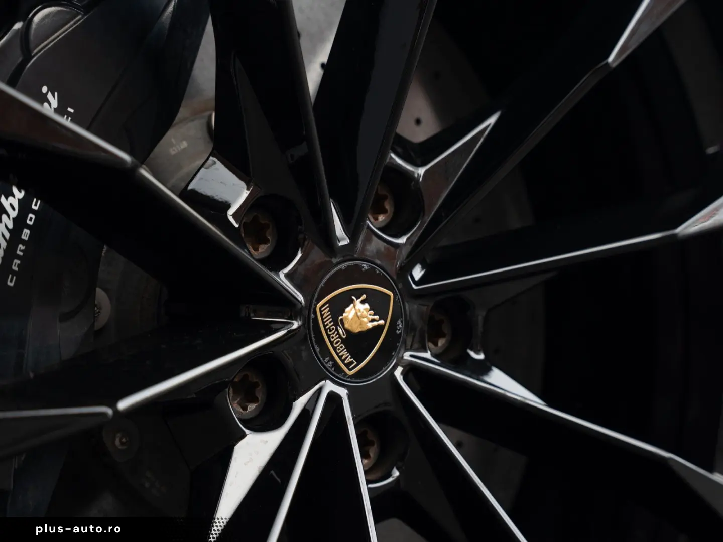 LAMBORGHINI Urus   Carbon Interior   Akrapovic