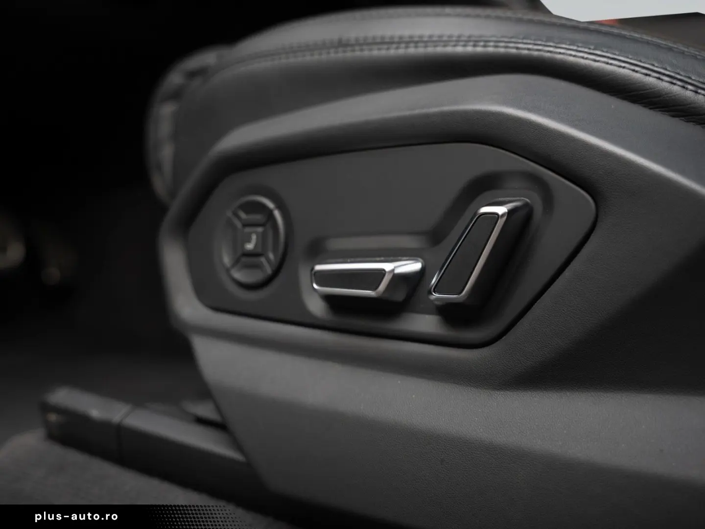 LAMBORGHINI Urus   Carbon Interior   Akrapovic