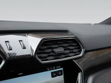 LAMBORGHINI Urus   Carbon Interior   Akrapovic
