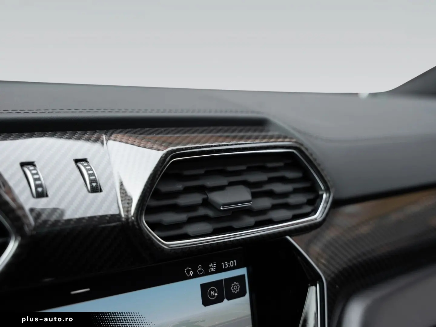 LAMBORGHINI Urus   Carbon Interior   Akrapovic
