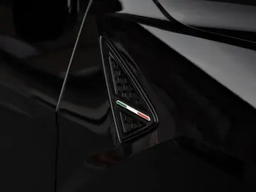 LAMBORGHINI Urus   Carbon Interior   Akrapovic