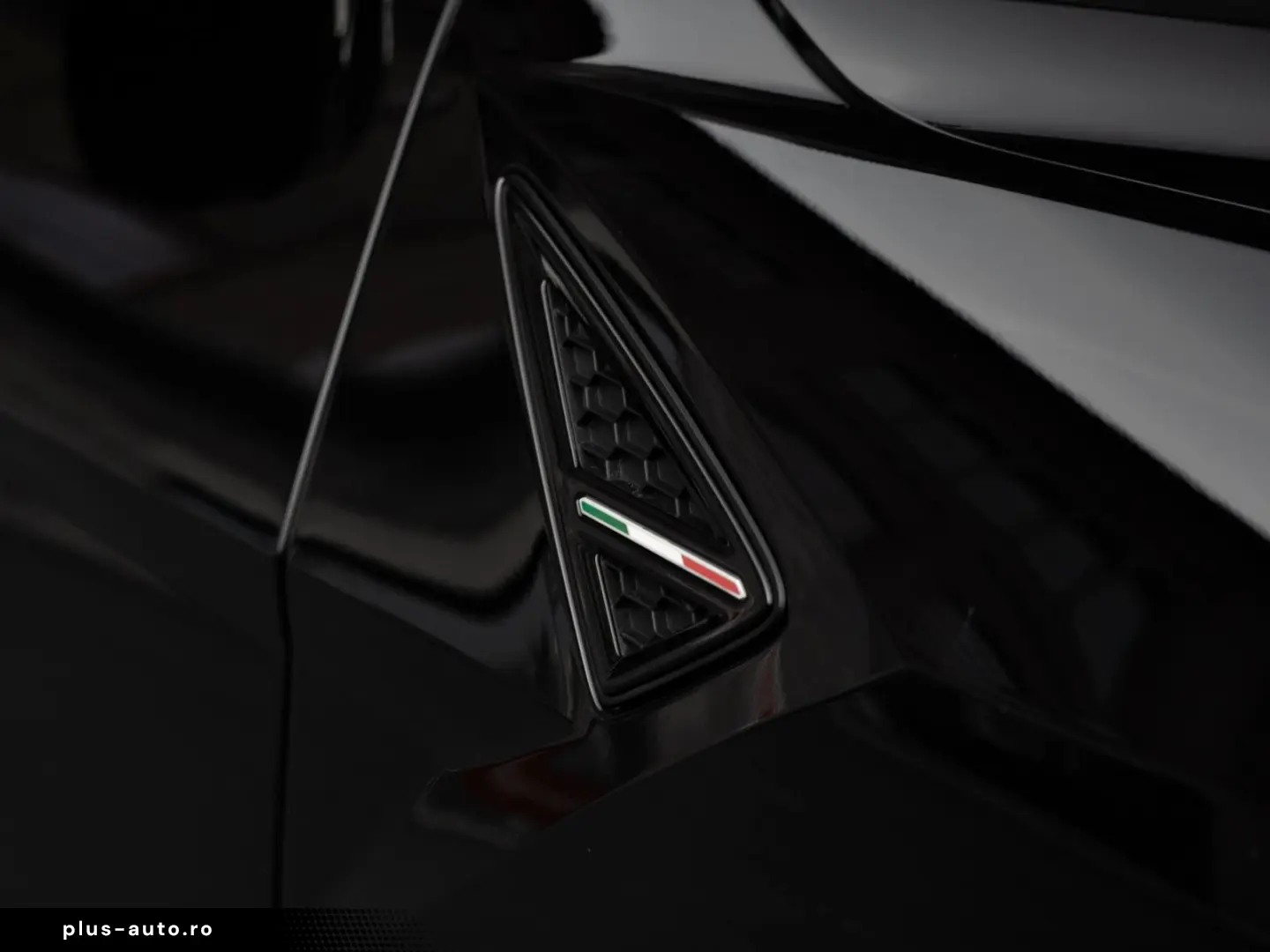 LAMBORGHINI Urus   Carbon Interior   Akrapovic