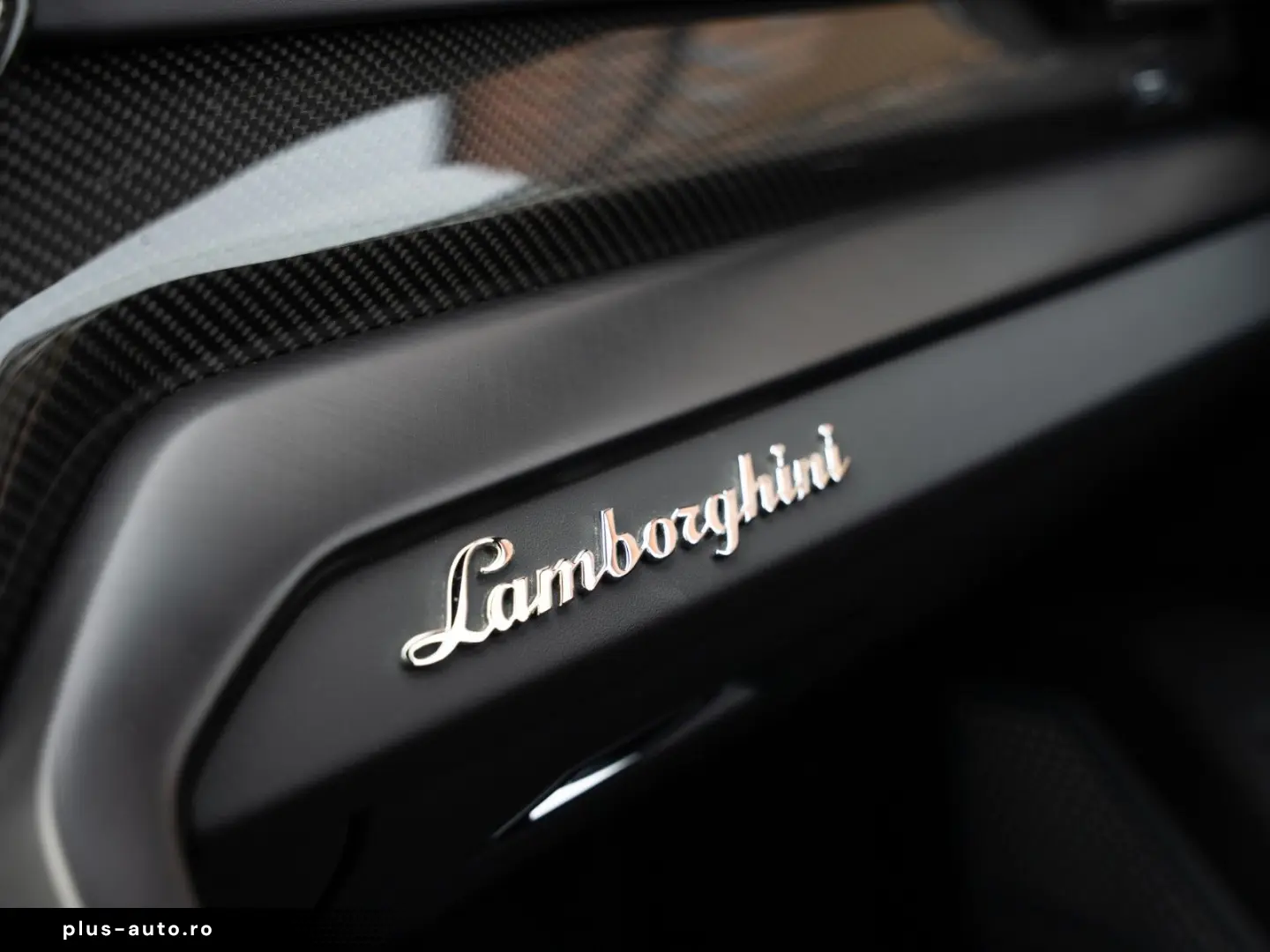 LAMBORGHINI Urus   Carbon Interior   Akrapovic