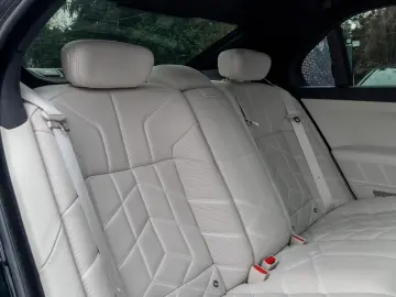 BMW 740d M SPORT.INDIVIDUAL.MASSAGE.SOFTCL.SKY.B&W.