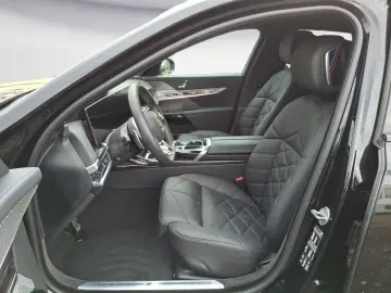 BMW 740d xDrive M SPORT Panorama Sky Lounge Driving