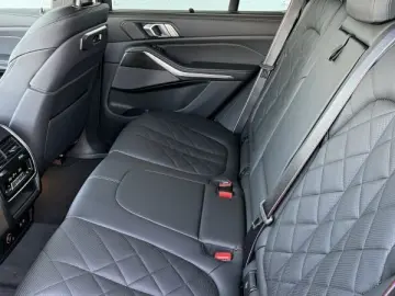 BMW X5 M60i SHZ INTEG hk GEST PANO 4xAC ROLLO PRIVAV