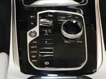 BMW X5 M60i xDrive Sportpaket Gestiksteuerung DAB