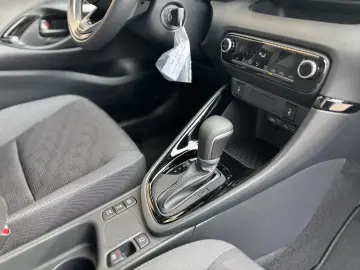 Yaris 1.5 HEV Busniess