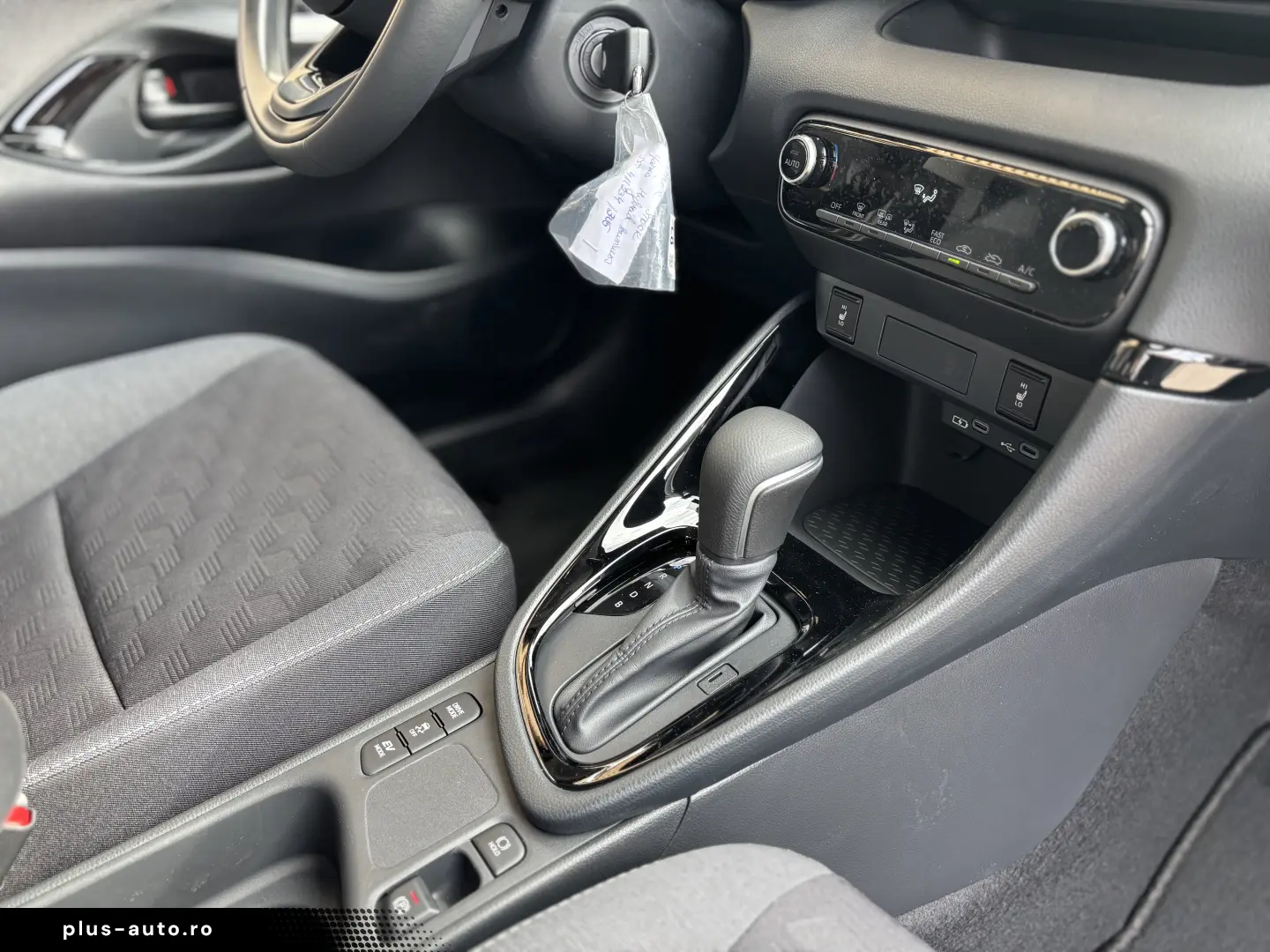 Yaris 1.5 HEV Busniess