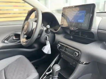 Yaris 1.5 HEV Busniess