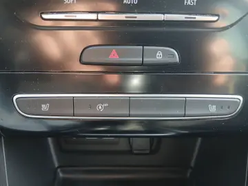 Renault  Megane Sedan Techno TCe 140 GPF