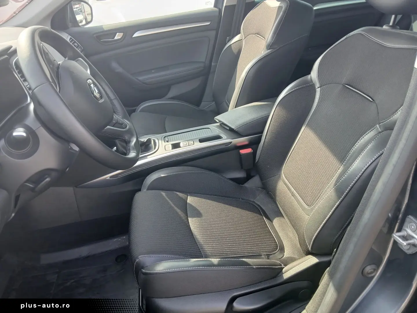 Renault  Megane Sedan Techno TCe 140 GPF