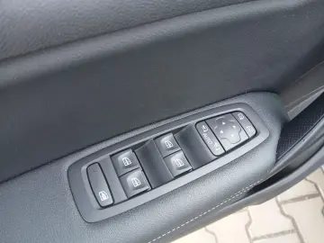 Renault  Megane Sedan Techno TCe 140 GPF