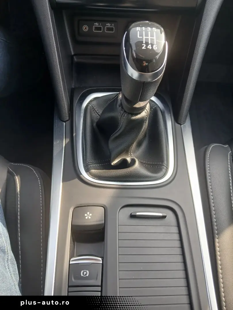 Renault  Megane Sedan Techno TCe 140 GPF