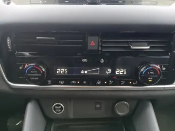 Nissan Qashqai TEKNA 1.3 l 156CP mild-hybrid 2WD