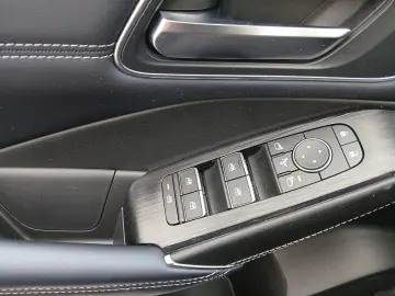 Nissan Qashqai TEKNA 1.3 l 156CP mild-hybrid 2WD