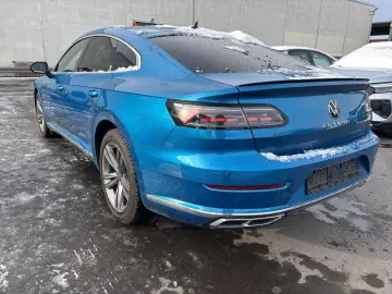 VW Arteon 2.0 TSI R-LINE PANO AHK HEAD-UP KAM LEDER
