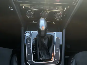 VW Arteon 2.0 TSI R-Line  DSG PANORAMA NAVI