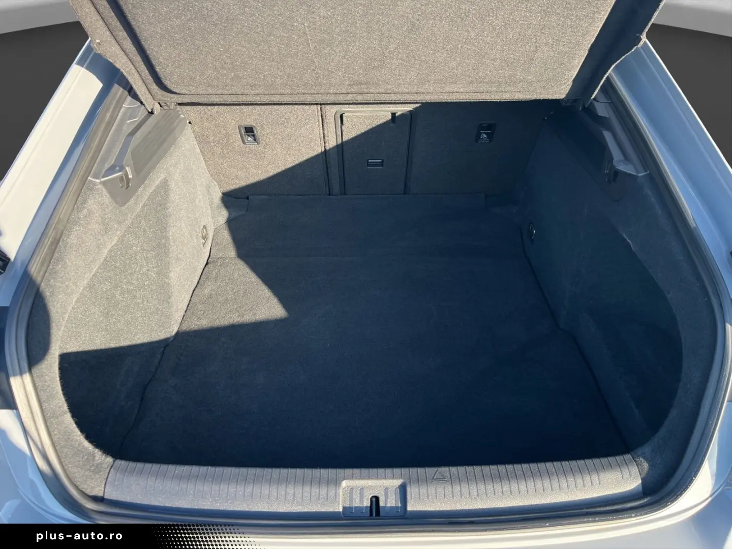 VW Arteon 2.0 TSI R-Line  DSG PANORAMA NAVI