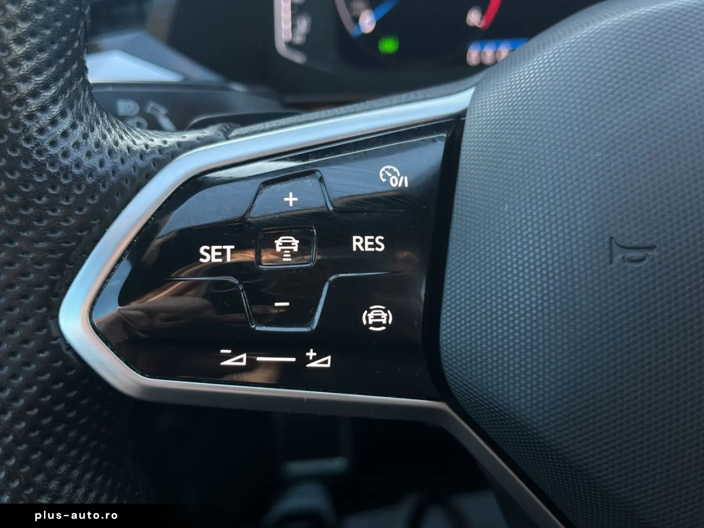 VW Arteon 2.0 TSI R-Line  DSG PANORAMA NAVI