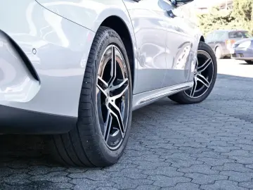 MERCEDES-BENZ E 400 e 4M AMG Night Panorama Distronic 360