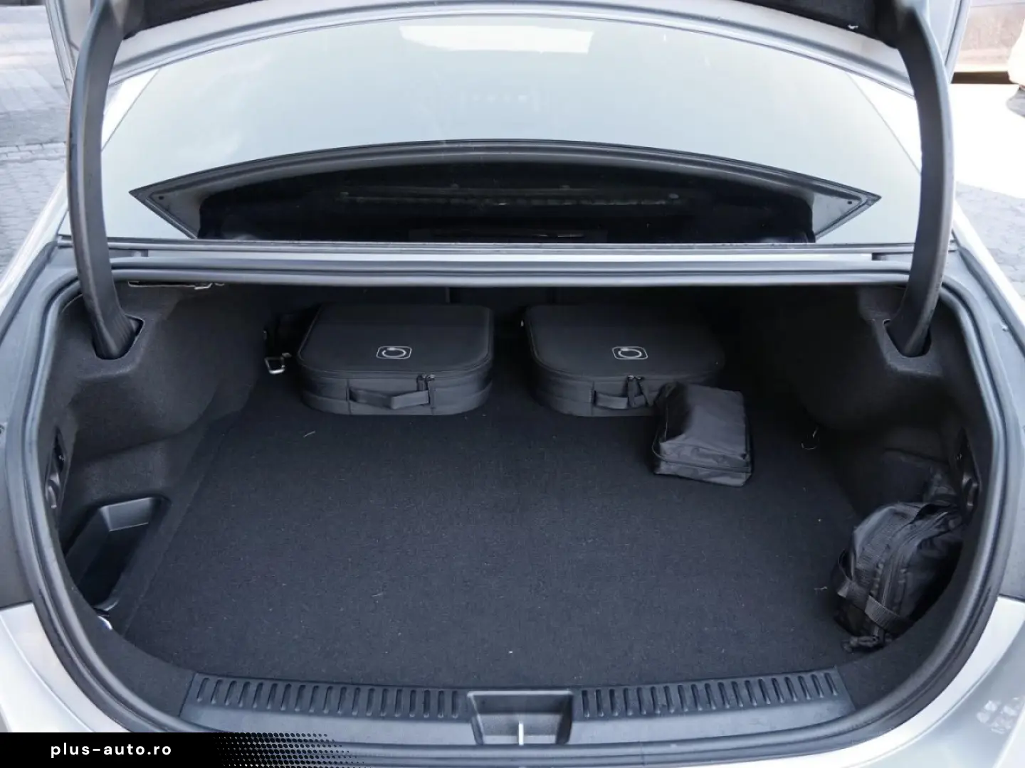 MERCEDES-BENZ E 400 e 4M AMG Night Panorama Distronic 360