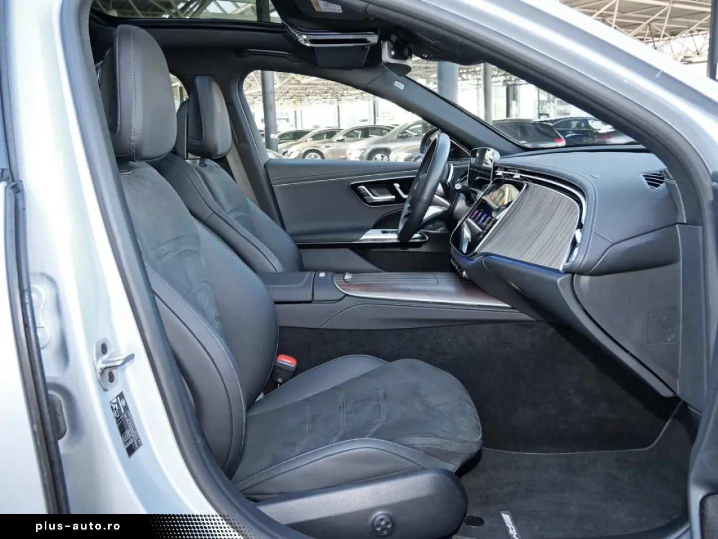 MERCEDES-BENZ E 400 e 4M AMG Night Panorama Distronic 360